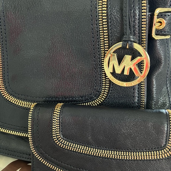 Michael Kors Naomi Navy Large Satchel and Wallet Like New Excellent Condition - Picture 9 of 11